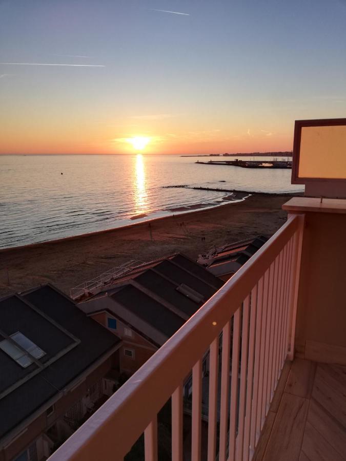 Apartamento La Terrazza Sul Tirreno Nettuno Exterior foto