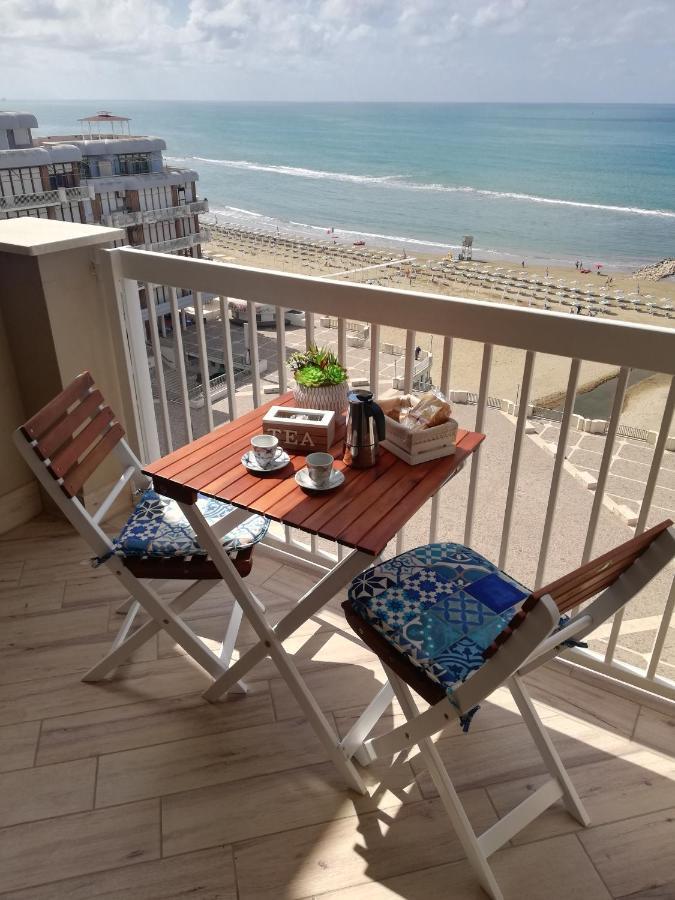 Apartamento La Terrazza Sul Tirreno Nettuno Exterior foto
