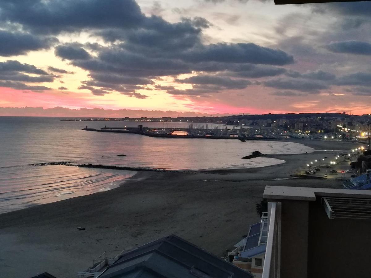 Apartamento La Terrazza Sul Tirreno Nettuno Exterior foto